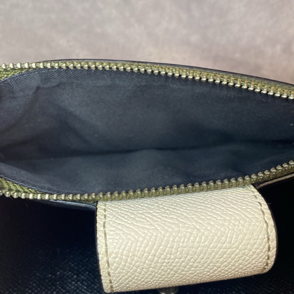 🤎COACH🤎Phone Wallet In Color Block/Olive Green & Off White/EUC - Picture 7 of 12